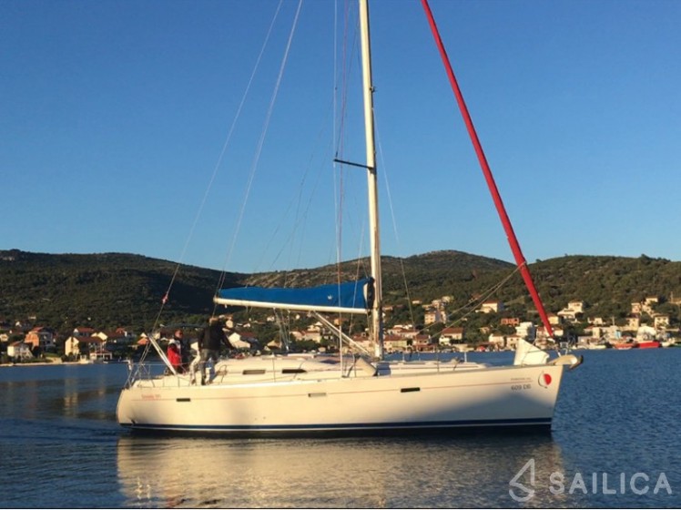 Oceanis 393 Clipper - Yacht Charter Sailica