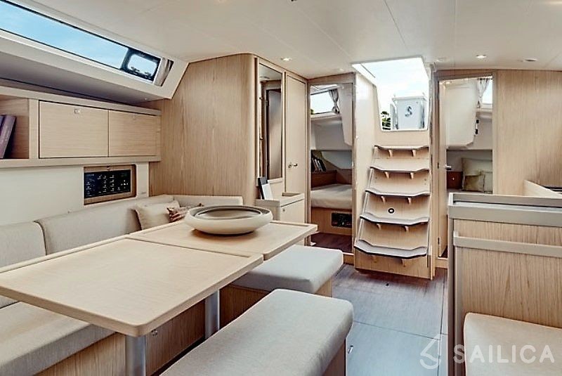 Oceanis 41.1 - Yacht Charter Sailica