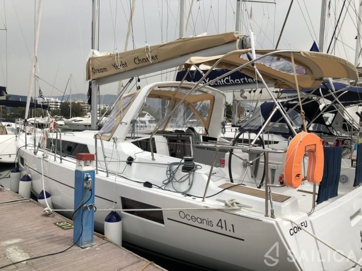 Oceanis 41.1 - Yacht Charter Sailica