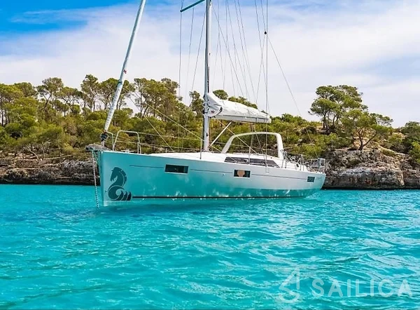 Oceanis 41.1 - Yacht Charter Sailica