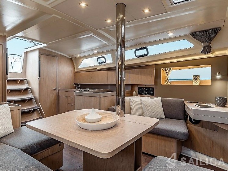 Oceanis 41.1 - Yacht Charter Sailica