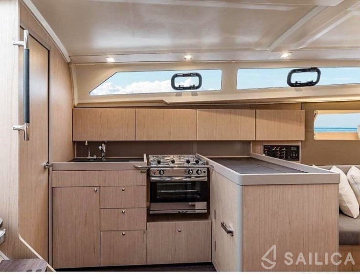 Oceanis 41.1 - Yacht Charter Sailica