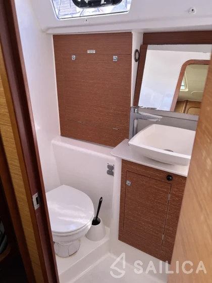 Dufour 382 GL - Yacht Charter Sailica