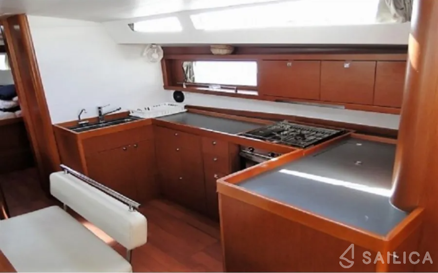 Oceanis 48 - Yacht Charter Sailica