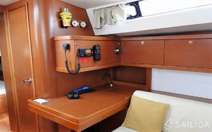 Oceanis 48 - Yacht Charter Sailica