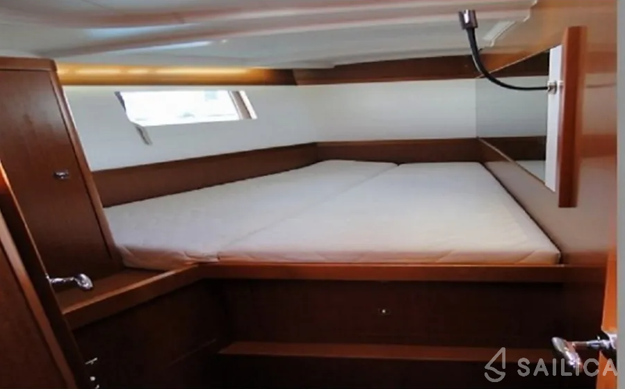 Oceanis 48 - Yacht Charter Sailica