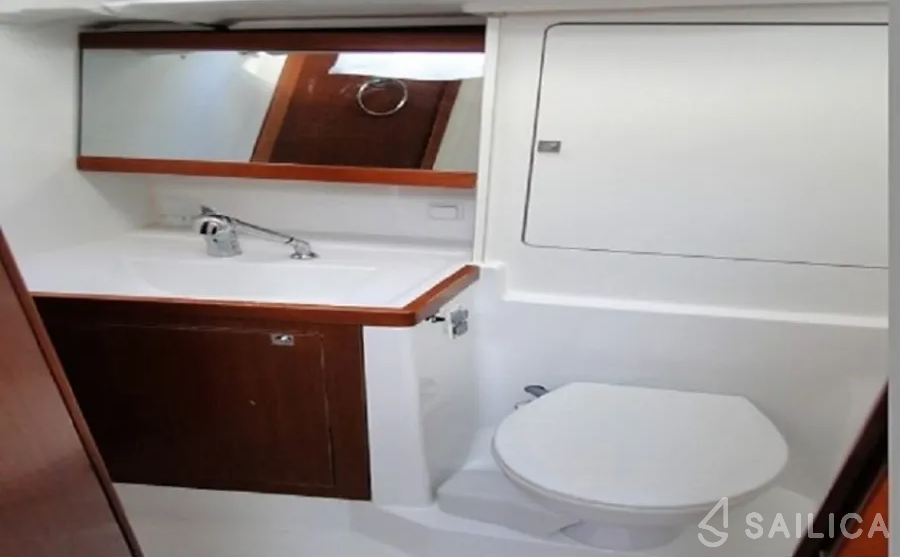 Oceanis 48 - Yacht Charter Sailica