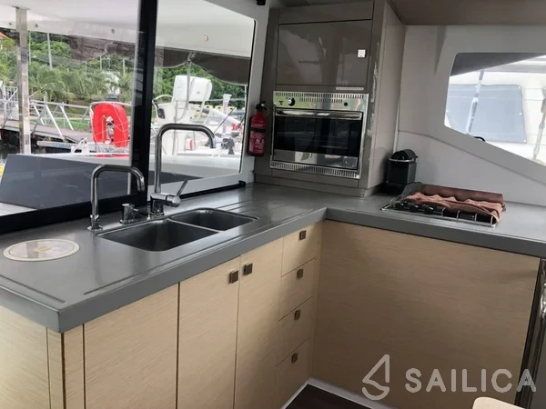 Lucia 40 - Yacht Charter Sailica