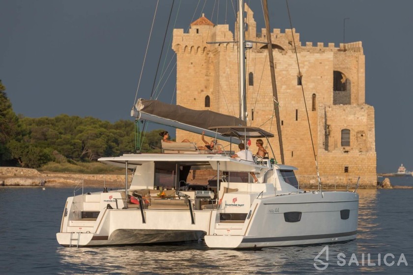 Helia 44 - Yacht Charter Sailica