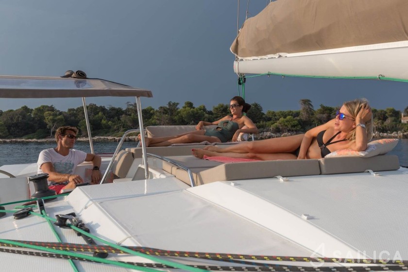 Helia 44 - Yacht Charter Sailica