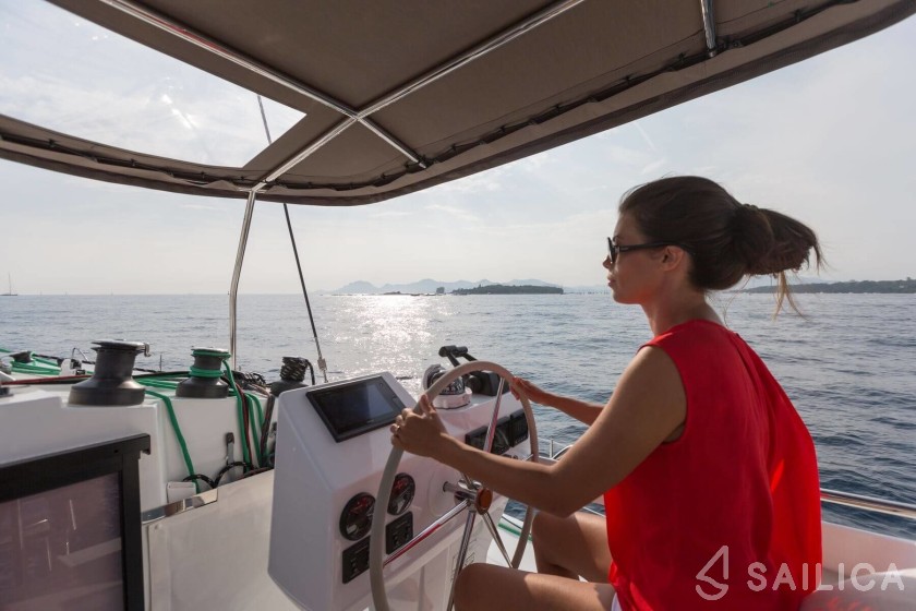 Helia 44 - Yacht Charter Sailica