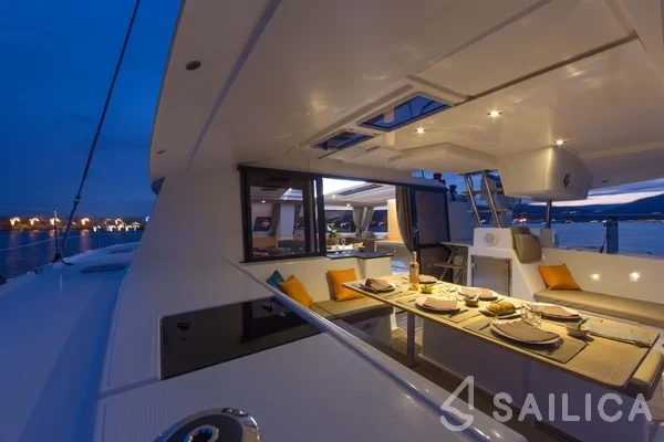 Helia 44 - Yacht Charter Sailica