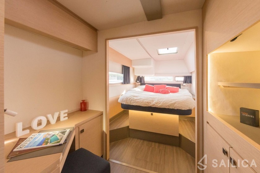 Helia 44 - Yacht Charter Sailica
