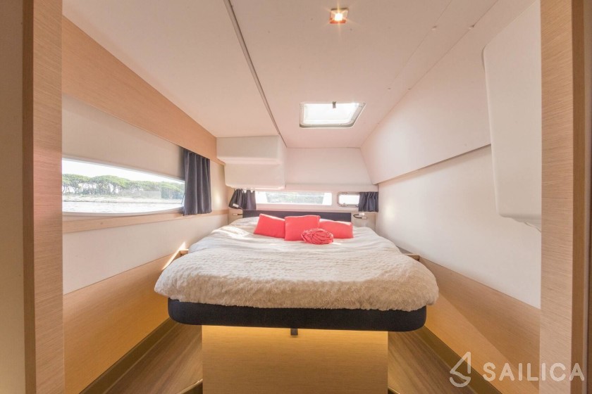 Helia 44 - Yacht Charter Sailica