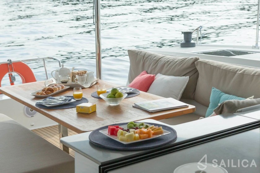 Helia 44 - Yacht Charter Sailica