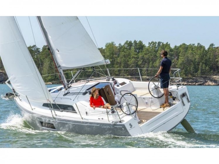 Oceanis 30.1 - Yacht Charter Sailica