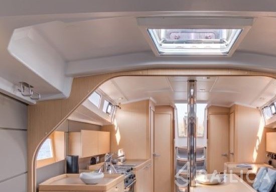 Oceanis 38.1 - Yacht Charter Sailica