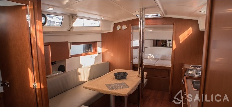 Oceanis 38.1 - Yacht Charter Sailica