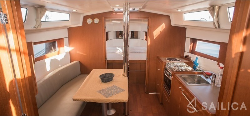 Oceanis 38.1 - Yacht Charter Sailica
