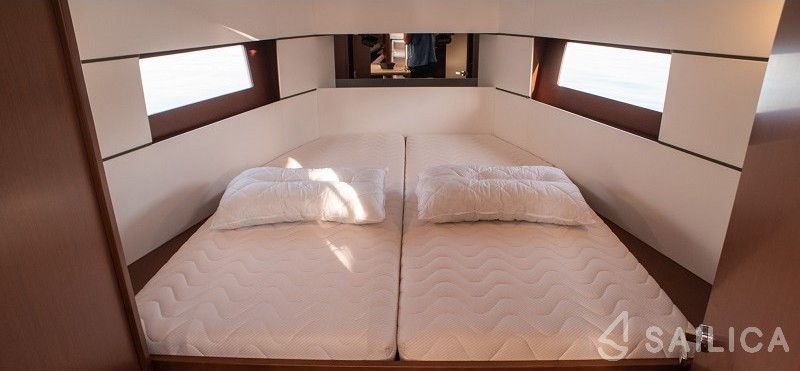 Oceanis 38.1 - Yacht Charter Sailica