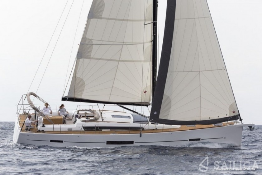 Dufour 520 GL - Yacht Charter Sailica
