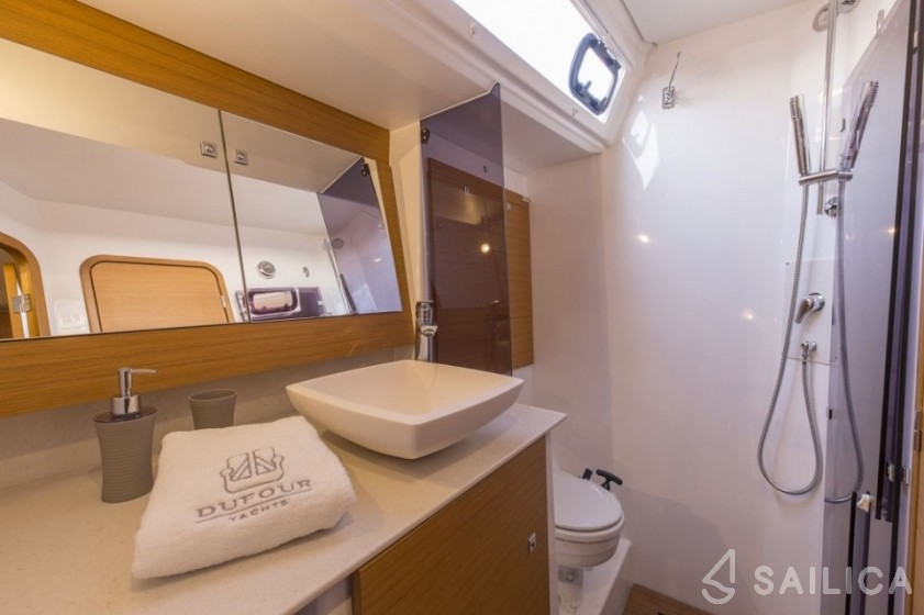 Dufour 520 GL - Yacht Charter Sailica