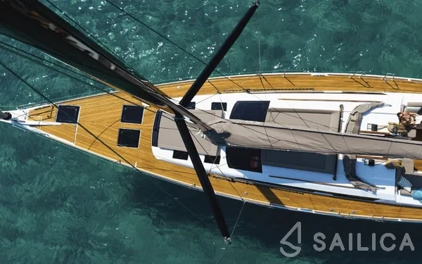 Dufour 520 GL - Yacht Charter Sailica