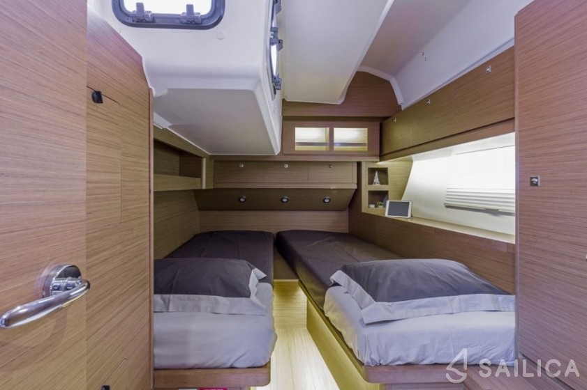 Dufour 520 GL - Yacht Charter Sailica
