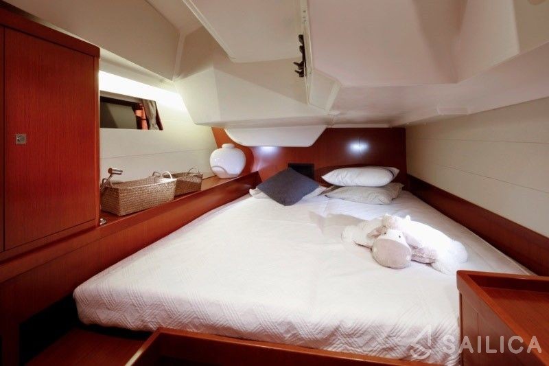 Oceanis 48 - Yacht Charter Sailica