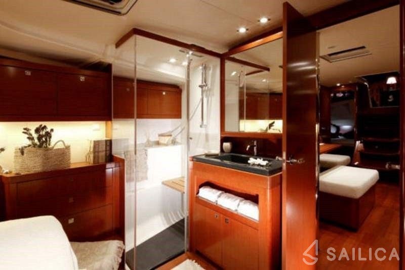 Oceanis 48 - Yacht Charter Sailica
