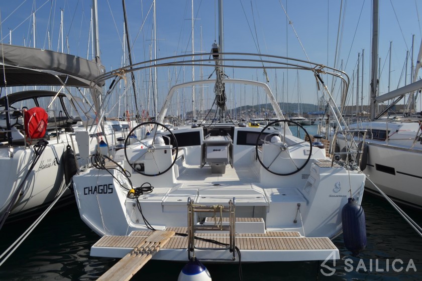 Oceanis 48 - Yacht Charter Sailica