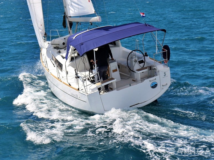 Oceanis 38.1 - Yacht Charter Sailica