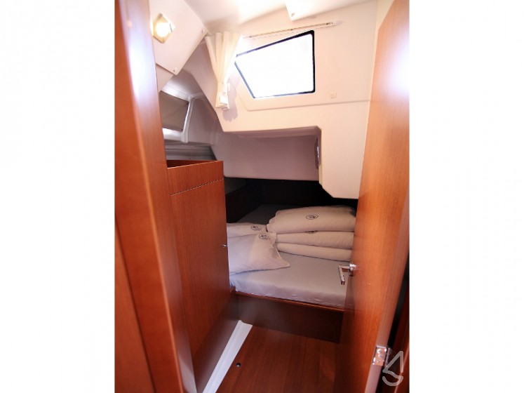 Oceanis 38.1 - Yacht Charter Sailica