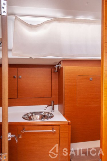 Sun Odyssey 449 - Yacht Charter Sailica