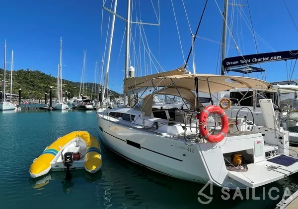 Dufour 412 GL - Yacht Charter Sailica