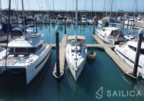 Dufour 412 GL - Yacht Charter Sailica