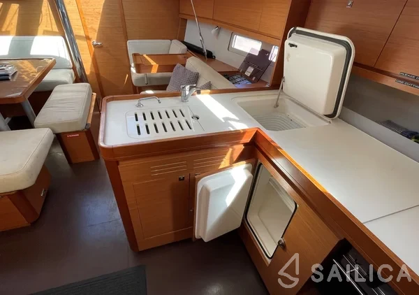 Dufour 412 GL - Yacht Charter Sailica