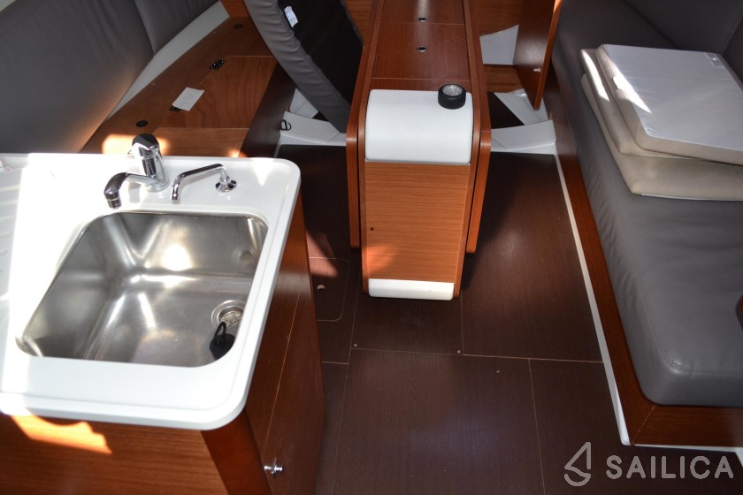 Dufour 310 GL - Yacht Charter Sailica