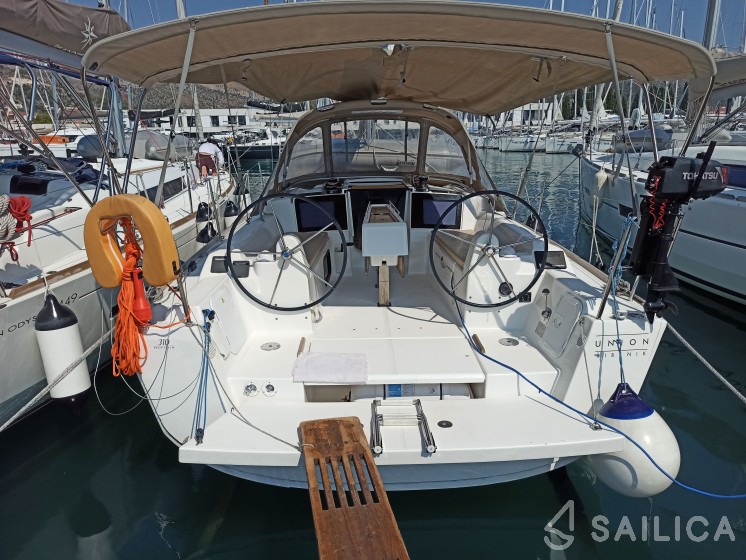 Dufour 310 GL - Yacht Charter Sailica