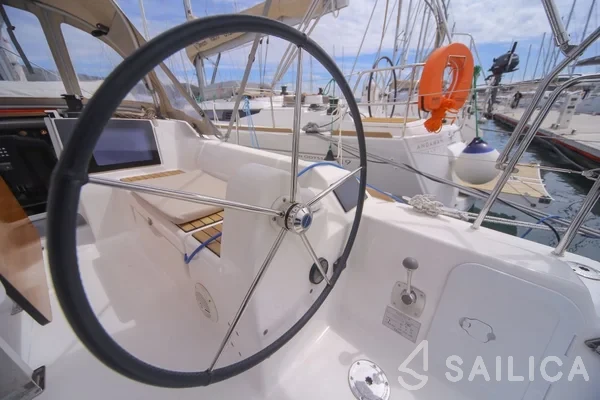 Dufour 310 GL - Yacht Charter Sailica