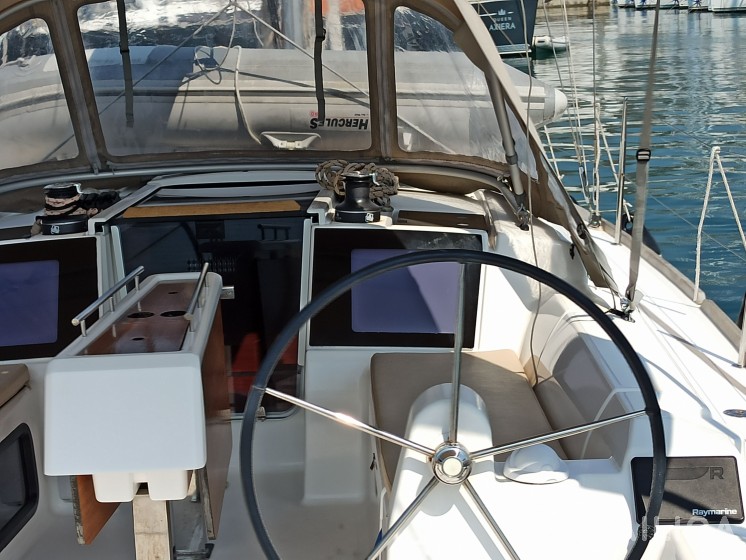 Dufour 310 GL - Yacht Charter Sailica