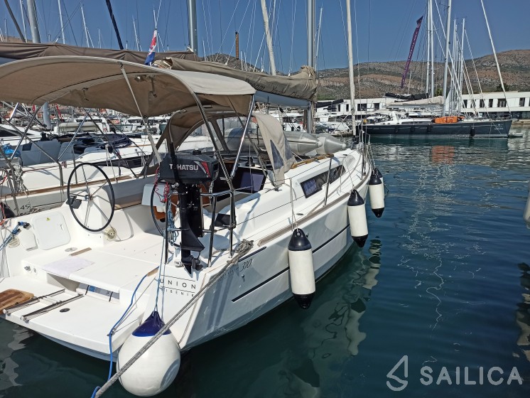 Dufour 310 GL - Yacht Charter Sailica