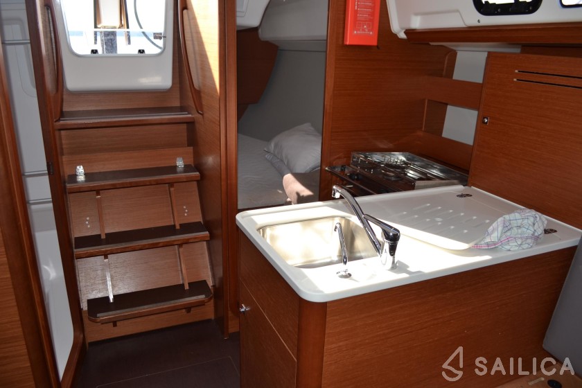 Dufour 310 GL - Yacht Charter Sailica