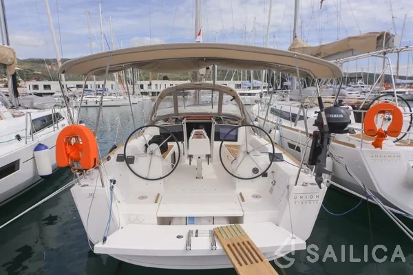 Dufour 310 GL - Yacht Charter Sailica