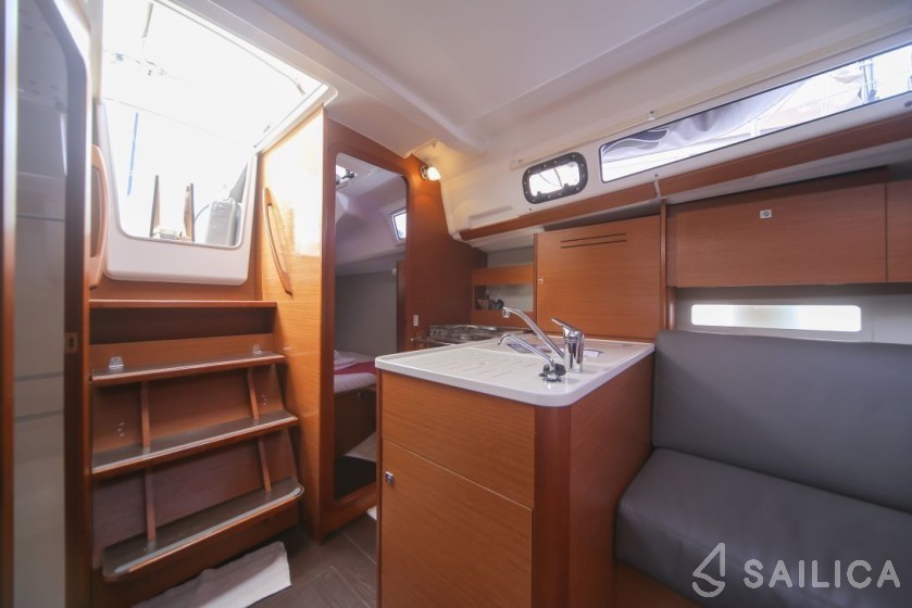 Dufour 310 GL - Yacht Charter Sailica