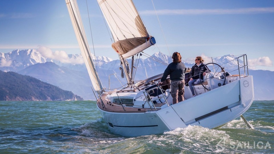 Dufour 310 GL - Yacht Charter Sailica