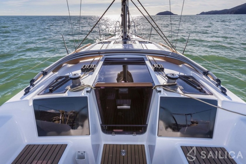 Dufour 310 GL - Yacht Charter Sailica