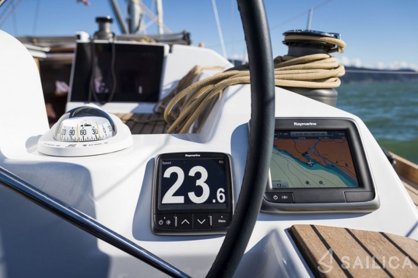 Dufour 310 GL - Yacht Charter Sailica