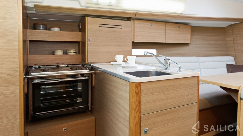 Dufour 310 GL - Yacht Charter Sailica