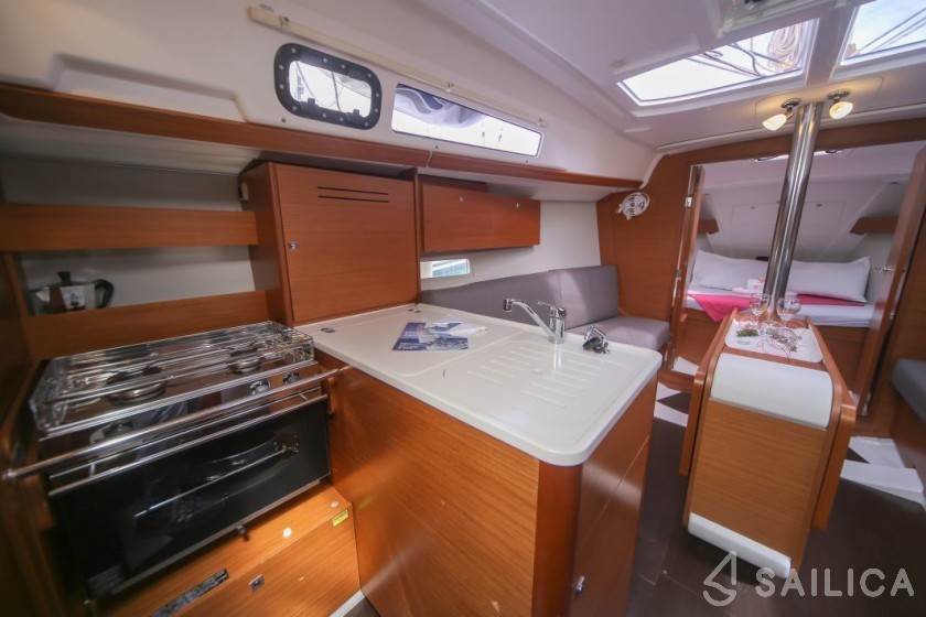 Dufour 310 GL - Yacht Charter Sailica
